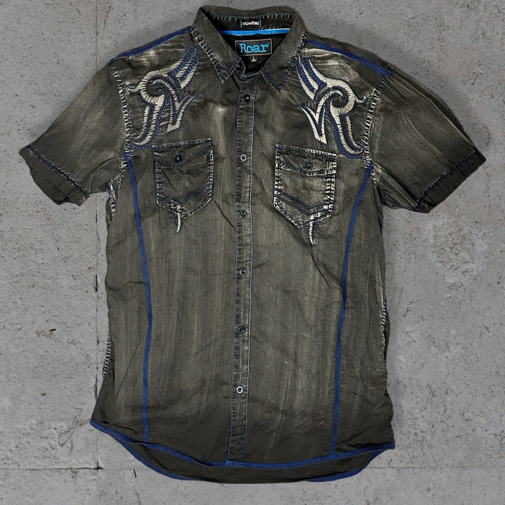 Vintage Roar Button Up